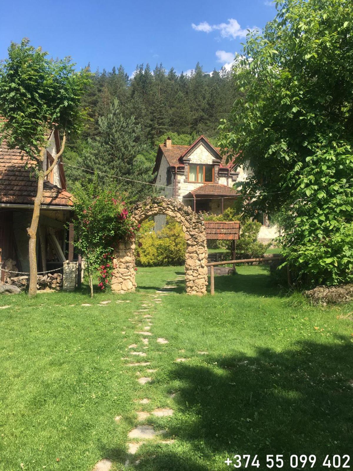 Гостевой дом Villa Jrvezh Дилижан Экстерьер фото