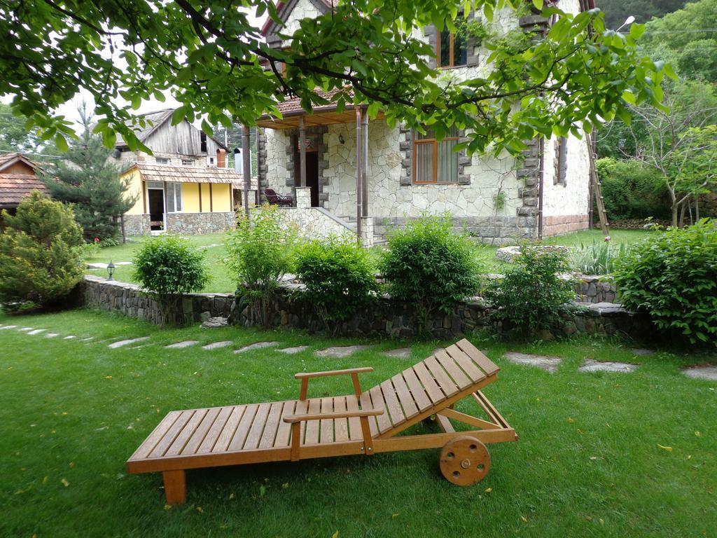 Гостевой дом Villa Jrvezh Дилижан Экстерьер фото