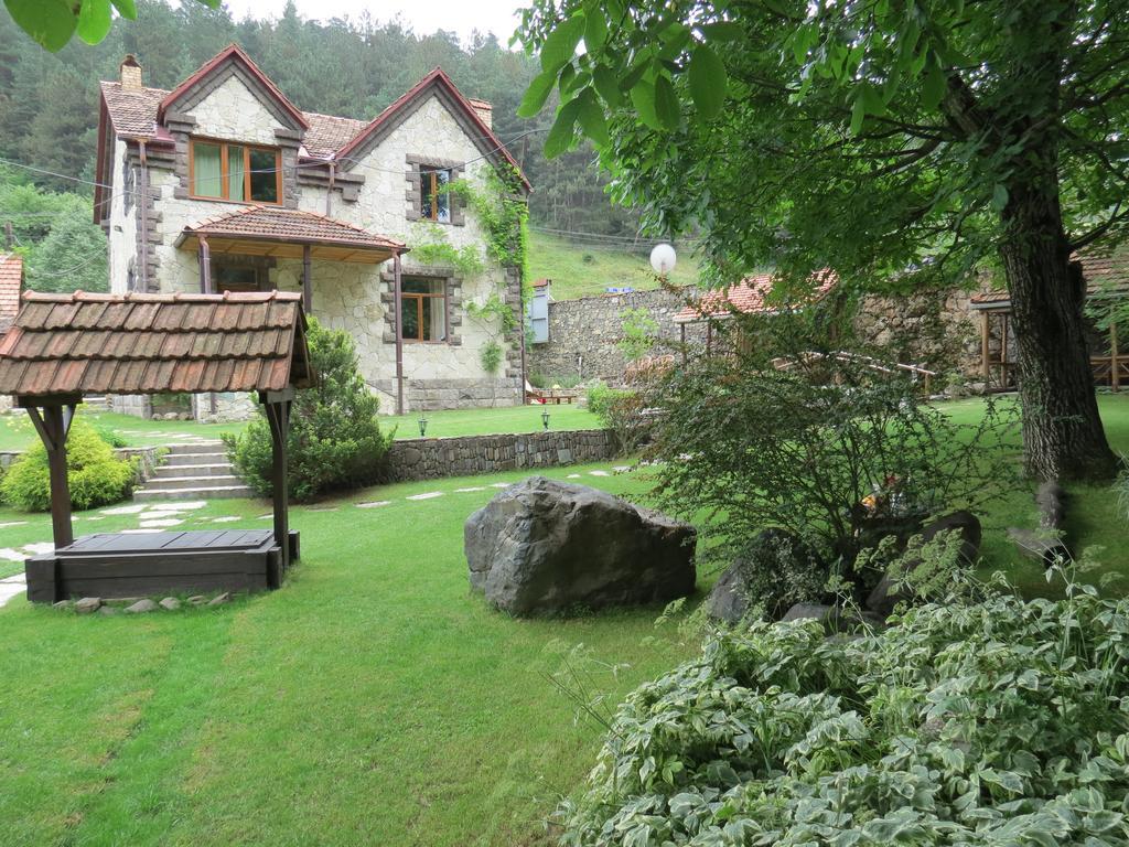 Гостевой дом Villa Jrvezh Дилижан Экстерьер фото