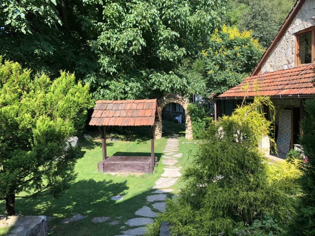 Гостевой дом Villa Jrvezh Дилижан Экстерьер фото